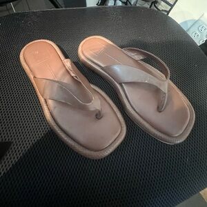 Dolce vita Brown Leather Flip Flops sz 7.5